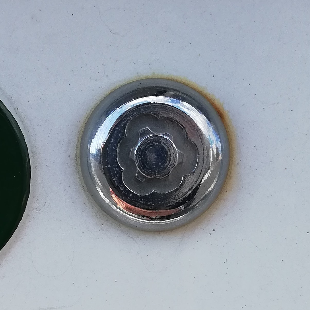 ナンバープレートの防犯ネジ